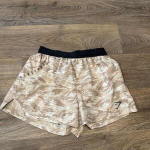 Gymshark Sport Printed Run Shorts Men XS Ecru White 3” Inseam Athletic Training